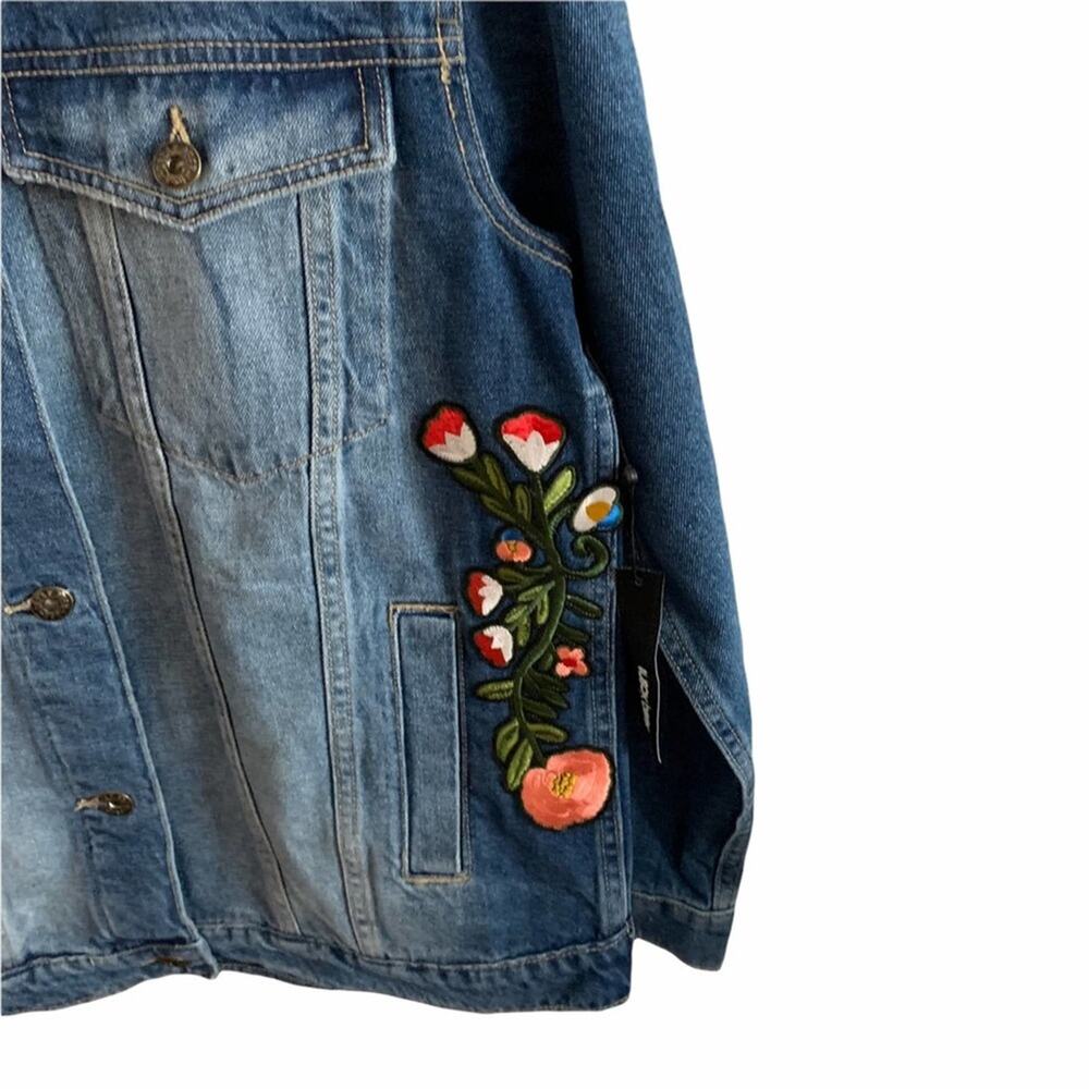 Sneak peak jean jacket. Size medium Embroidered - Picture 4 of 11